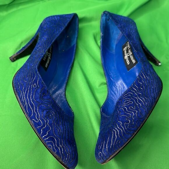 Vintage Stuart Weizmann Cobalt and Black Heels 8 1/2 - Picture 6 of 14